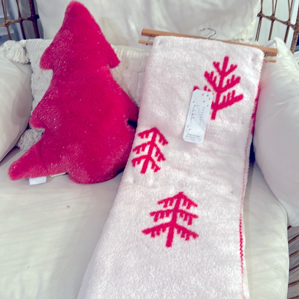 New Nicole Miller Pink Christmas Tree Throw Blanket & Pillow! TikTok Viral